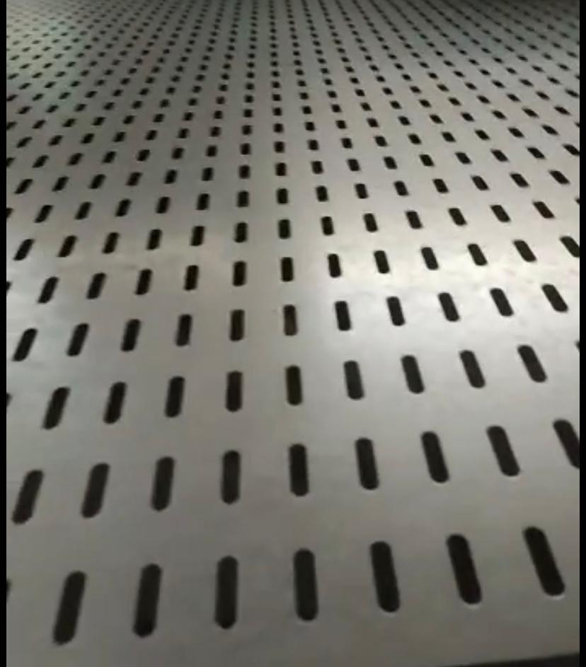 Chapa perfurada Oblongo 7x24 Eletrocalhas.jpeg